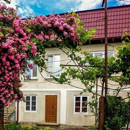 Guest House Anna Sukhumi Exteriör bild